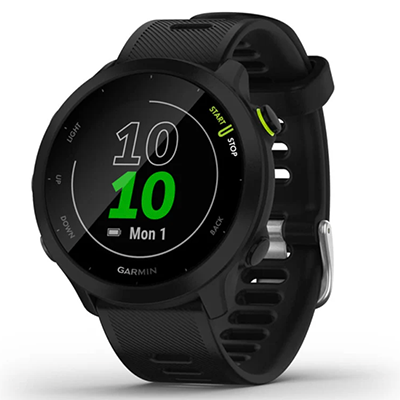 La montre GPS de course Forerunner 55 de Garmin avec un écran couleur et un bracelet en silicone.